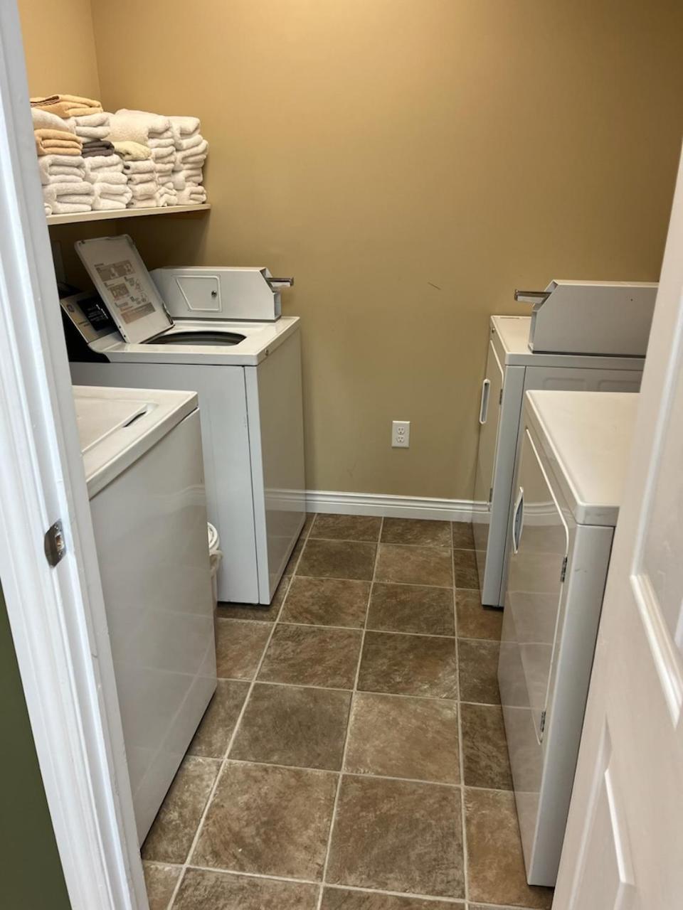 Riverview Suites Clarenville Extérieur photo